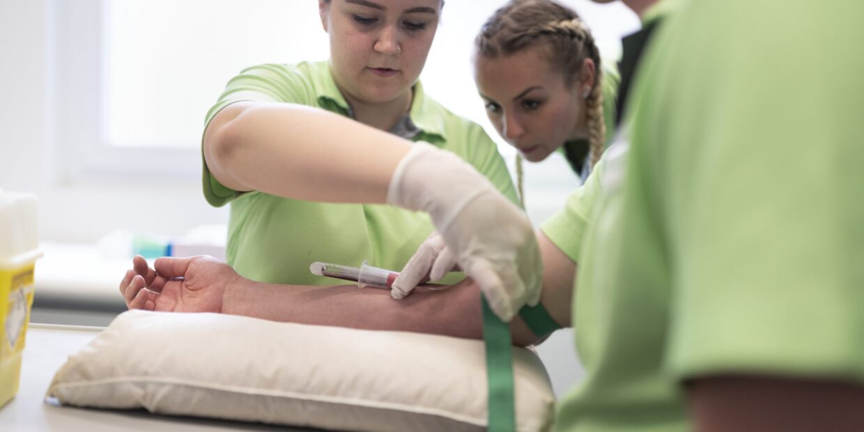 SPITEX, SPITEX SCHWEIZ, SPITALEXTERNE HILFE UND PFLEGE, NON PROFIT ORGANISATION, NONPROFIT ORGANISATION, HILFE UND PFLEGE ZU HAUSE, PFLEGE, PFLEGELEISTUNG, HILFE, HILFESTELLUNG, BETREUUNG, GESUNDHEITSWESEN, SOZIALWESEN, ZU HAUSE, KRANKENPFLEGE, PFLEGEBEDUE